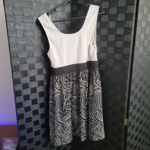 Elle Black & White Party Dress (L) - AB0405 - Picture 2 of 3